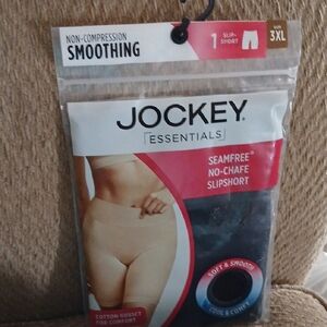 Jockey Essentials Seamfree No-Chafe Slipshort - Black